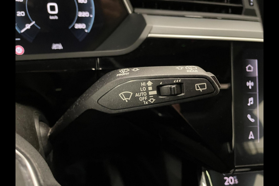 Audi e-tron e-tron 50 quattro Launch edition plus 71 kWh Panoramadak Navigatie Apple Carplay/Android Auto Parkeersensoren Adaptive Cruise Control Memory stoelen Leder Stoelverwarming Climate Control