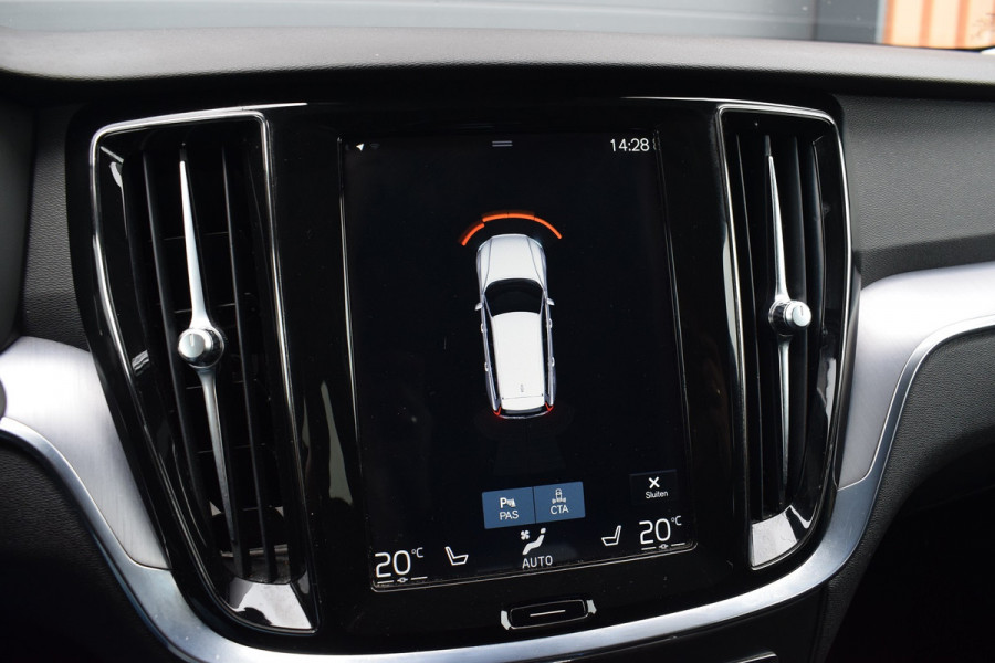 Volvo V60 2.0 T6 Recharge AWD | Trekhaak | 360 camera | HUD