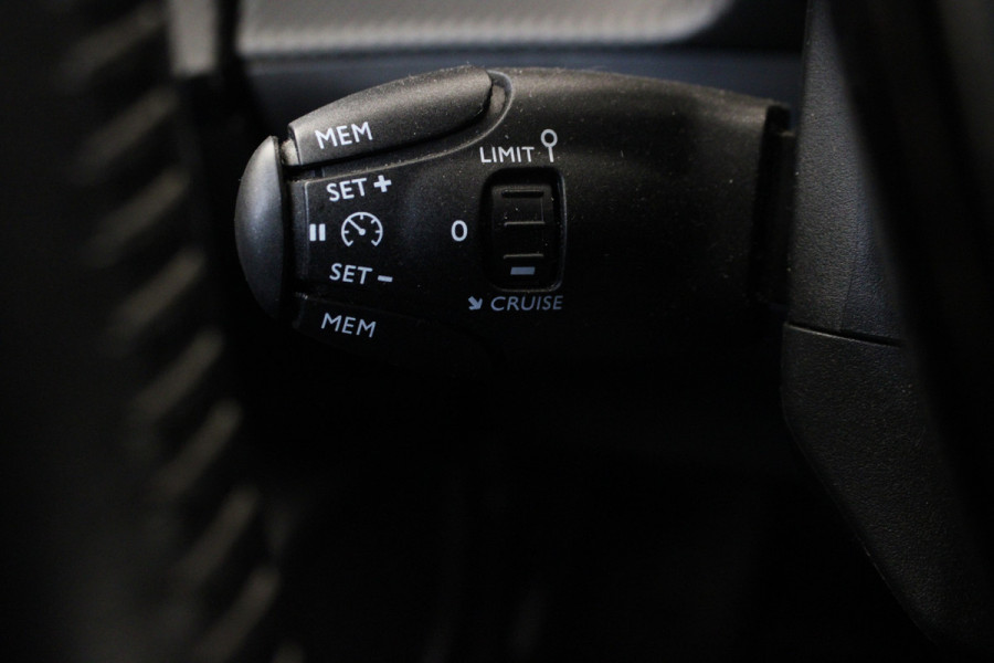 Peugeot 2008 1.2 PureTech Blue Lease Allure |Stoelverw.|Camera|Navi|