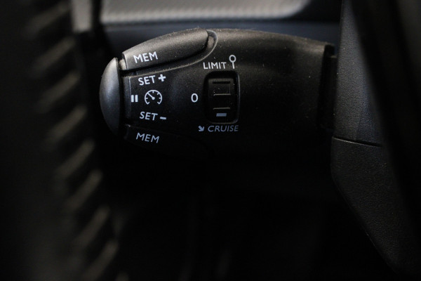 Peugeot 2008 1.2 PureTech Blue Lease Allure |Stoelverw.|Camera|Navi|