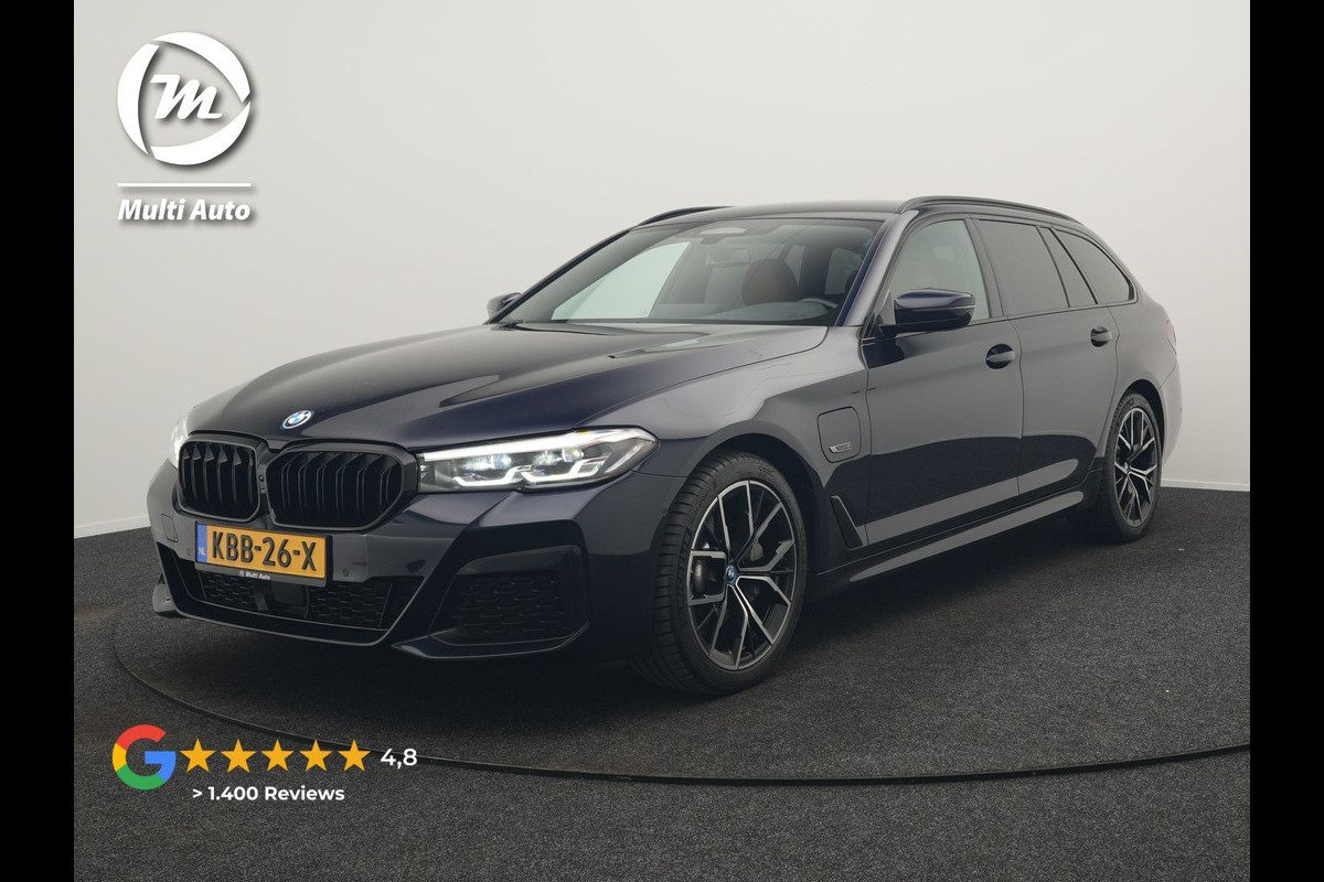 BMW 5 Serie Touring 530e M Sport PHEV 293pk Dealer O.H | Trekhaak af fabriek | Adaptive Cruise | 19"L.M | Lederen Sportstoelen Verwarmd | Camera & Parkassist | Apple Carplay | Sfeerverlichting | Plug in Hybrid