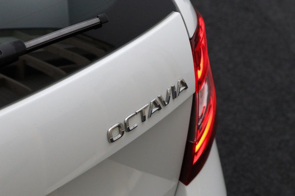 Škoda Octavia Combi 1.0 TSI 115 PK Greentech Style Business, Stoelverwarming, Climate Control, Navigatie