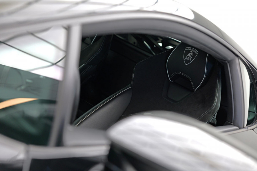 Lamborghini Huracan 5.2 V10 EVO |Lift|Carbon.Spoiler|Cruise|Alcantara|