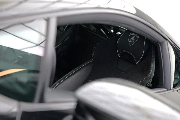 Lamborghini Huracan 5.2 V10 EVO |Lift|Carbon.Spoiler|Cruise|Alcantara|