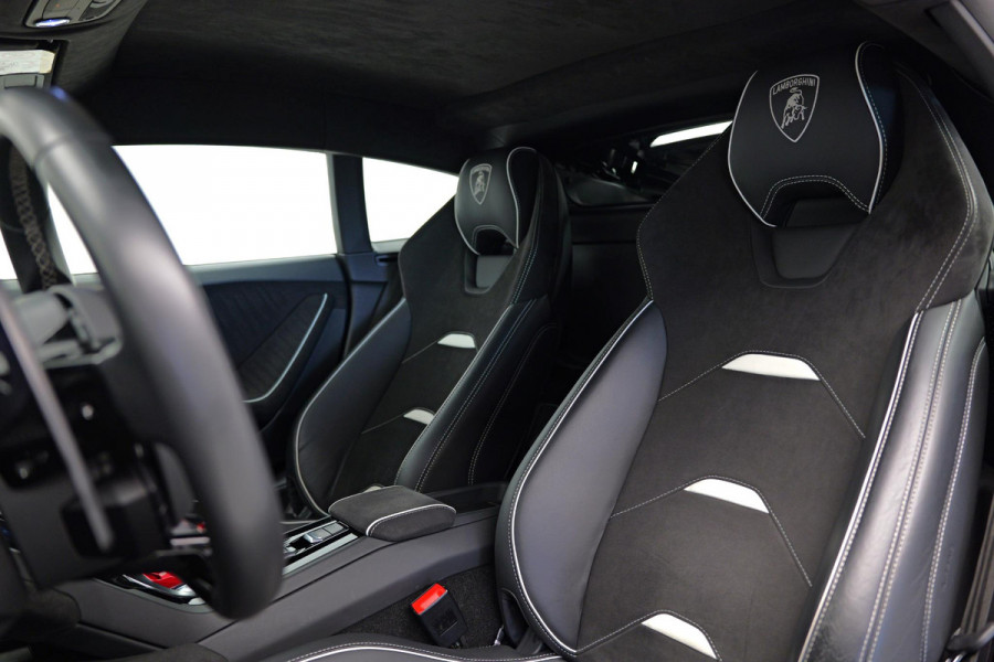 Lamborghini Huracan 5.2 V10 EVO |Lift|Carbon.Spoiler|Cruise|Alcantara|