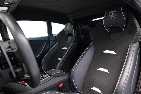 Lamborghini Huracan 5.2 V10 EVO |Lift|Carbon.Spoiler|Cruise|Alcantara|