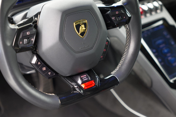 Lamborghini Huracan 5.2 V10 EVO |Lift|Carbon.Spoiler|Cruise|Alcantara|