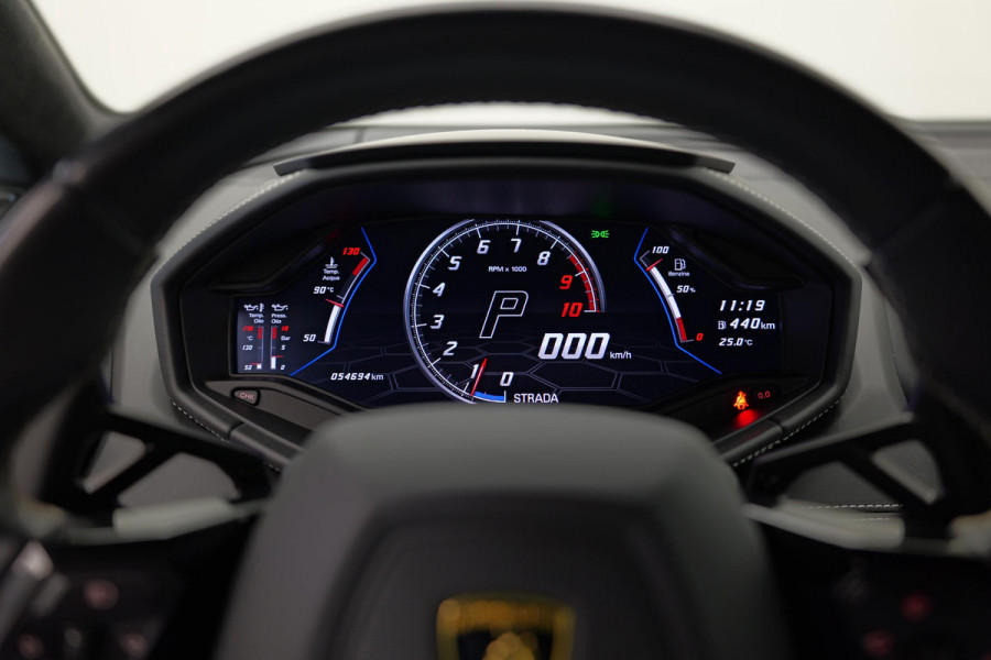 Lamborghini Huracan 5.2 V10 EVO |Lift|Carbon.Spoiler|Cruise|Alcantara|