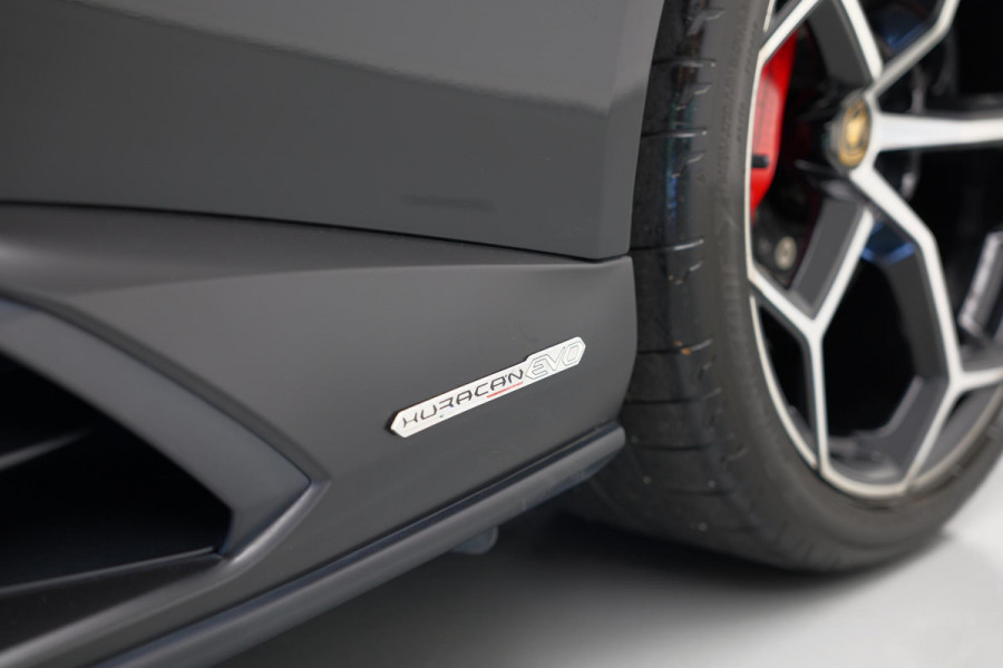 Lamborghini Huracan 5.2 V10 EVO |Lift|Carbon.Spoiler|Cruise|Alcantara|