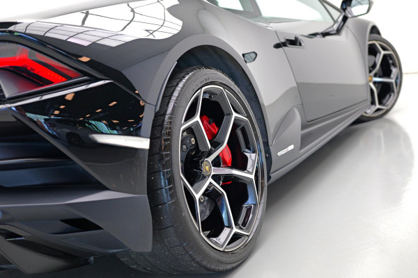 Lamborghini Huracan 5.2 V10 EVO |Lift|Carbon.Spoiler|Cruise|Alcantara|