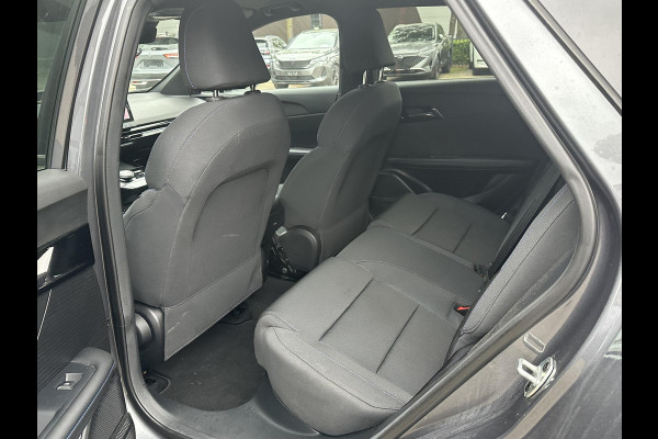 MG Mg4 electric Comfort 64 kWh DEALER ONDERHOUDEN | MG FABRIEKS GARANTIE T/M 12-2030 | SOH 96% | ADAP. CRUISE | RIJKLAARPRIJS | APPLECARPLAY | KEYLESS|