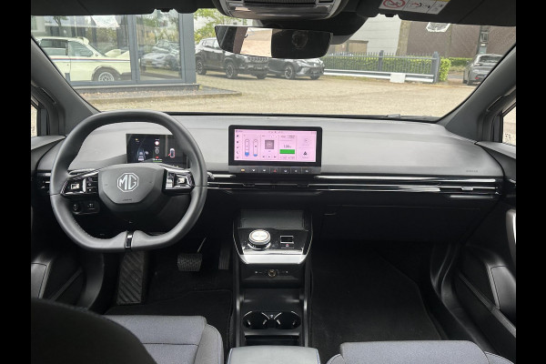MG Mg4 electric Comfort 64 kWh DEALER ONDERHOUDEN | MG FABRIEKS GARANTIE T/M 12-2030 | SOH 96% | ADAP. CRUISE | RIJKLAARPRIJS | APPLECARPLAY | KEYLESS|
