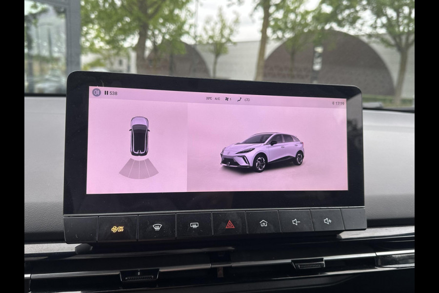 MG Mg4 electric Comfort 64 kWh DEALER ONDERHOUDEN | MG FABRIEKS GARANTIE T/M 12-2030 | SOH 96% | ADAP. CRUISE | RIJKLAARPRIJS | APPLECARPLAY | KEYLESS|