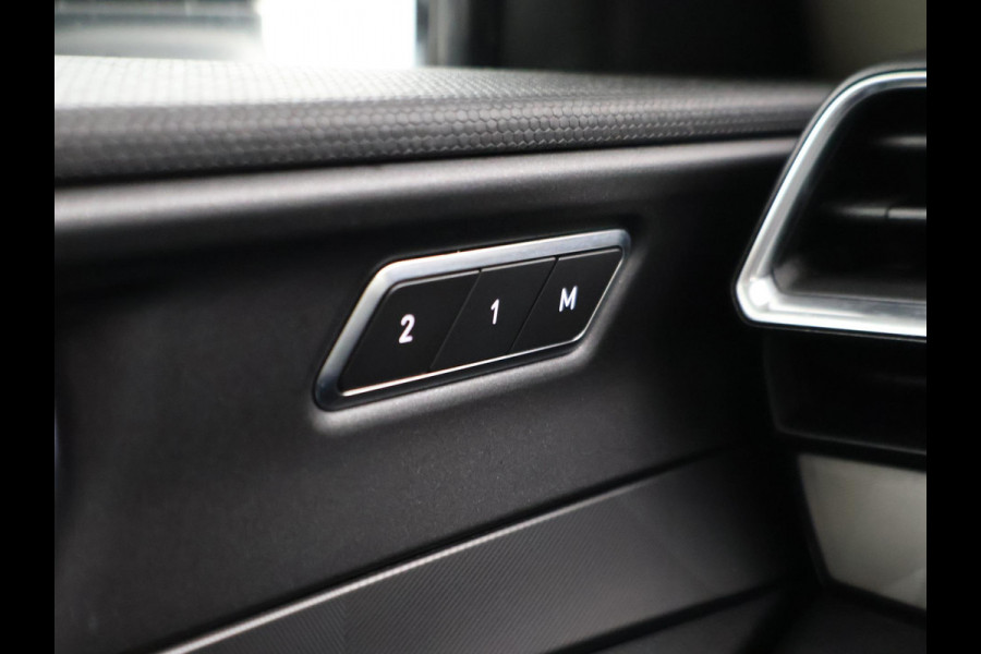Lynk & Co 01 1.5 PLUG-IN 261 PK AUT. + PANORAMA | INFINTY AUDIO | ADAPTIVE CRUISE | CAMERA | 20 INCH | SFEERVERLICHTING