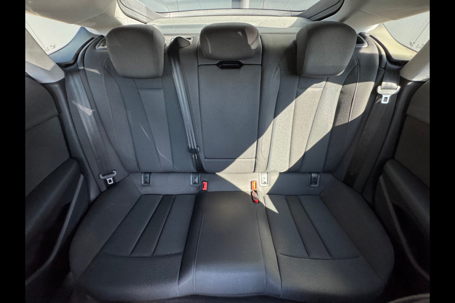 Audi A5 Sportback 40 TFSI Business Edition * Cruise * Navigatie * PDC * El. kofferklep *