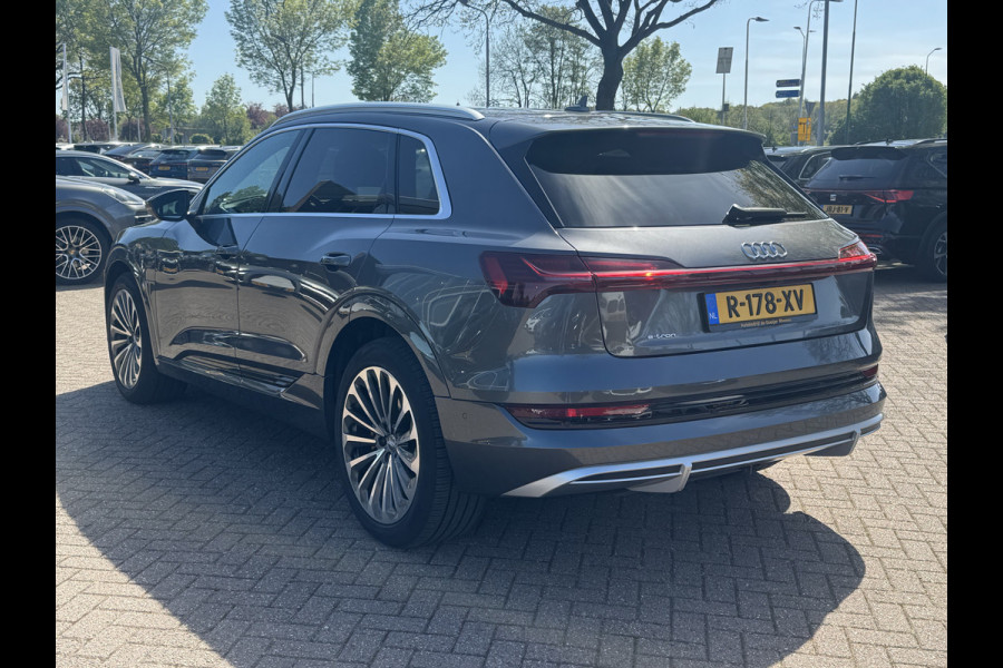 Audi e-tron 55 quattro S edition 95 kWh / SoH 96,4% / 50.665 km! / Trekhaak / Camera / Keyless / B&O /  21'' / Luchtvering / CarPlay / Stoelverwarming / DAB / ACC