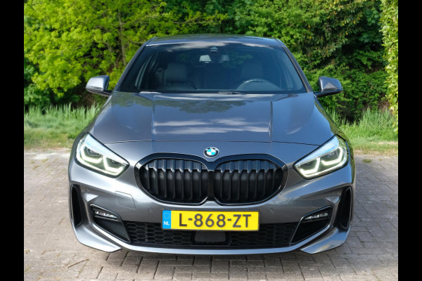BMW 1-serie 118i Business Edition Plus 136pk Automaat | M -Sport | Navi | Stoelverwarming | PDC |