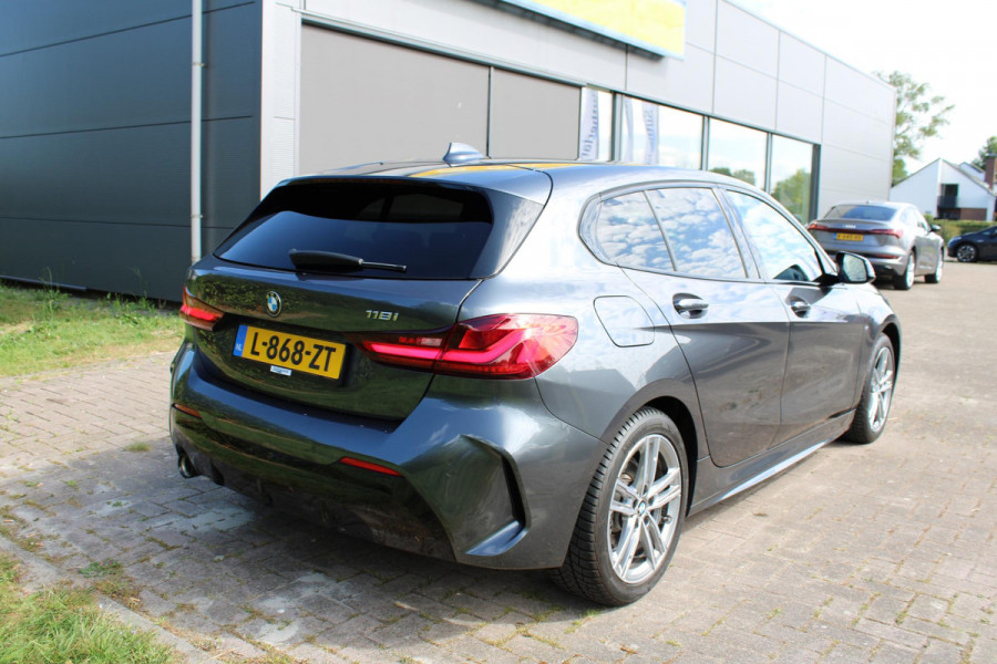 BMW 1-serie 118i Business Edition Plus 136pk Automaat | M -Sport | Navi | Stoelverwarming | PDC |