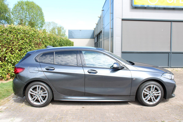 BMW 1-serie 118i Business Edition Plus 136pk Automaat | M -Sport | Navi | Stoelverwarming | PDC |