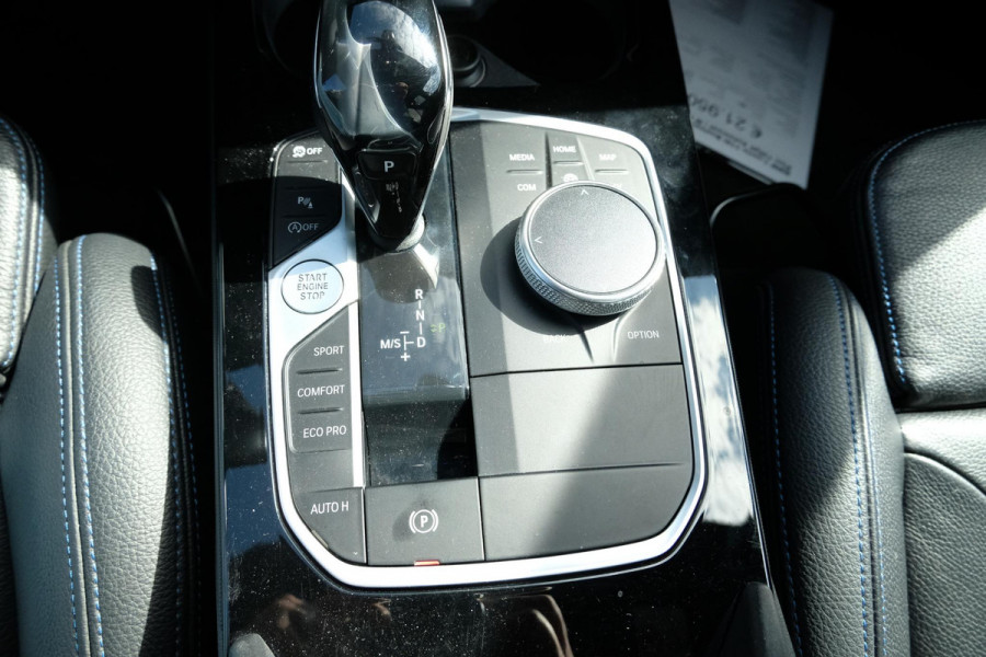 BMW 1-serie 118i Business Edition Plus 136pk Automaat | M -Sport | Navi | Stoelverwarming | PDC |
