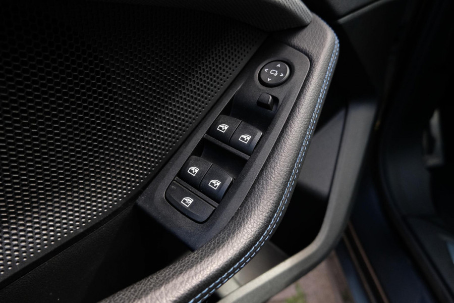 BMW 1-serie 118i Business Edition Plus 136pk Automaat | M -Sport | Navi | Stoelverwarming | PDC |