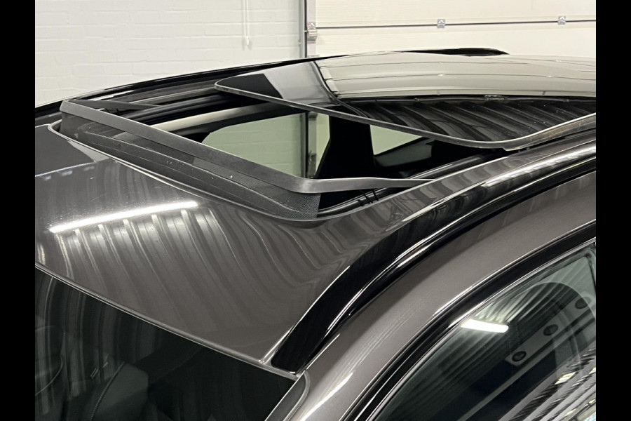 Volvo XC60 2.0 T8 Plug-in hybrid AWD Ultra Dark Luchtvering | Massage | Trekhaak | Stoelventilatie | Open dak | Adapt. Cruise | 360 camera | Head-up | Memory | Stuur-/stoelverwarming