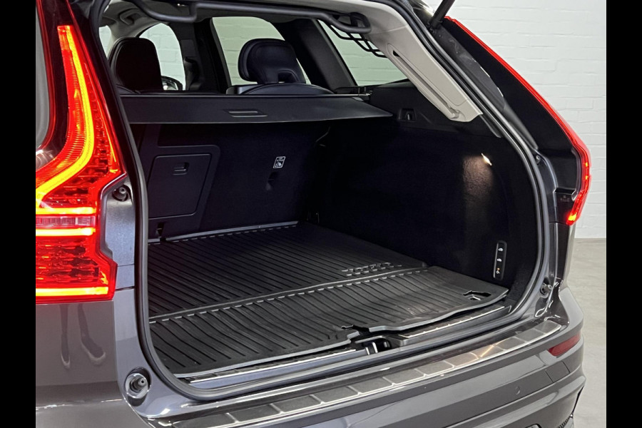 Volvo XC60 2.0 T8 Plug-in hybrid AWD Ultra Dark Luchtvering | Massage | Trekhaak | Stoelventilatie | Open dak | Adapt. Cruise | 360 camera | Head-up | Memory | Stuur-/stoelverwarming