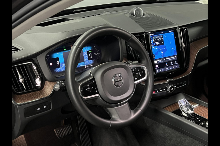 Volvo XC60 2.0 T8 Plug-in hybrid AWD Ultra Dark Luchtvering | Massage | Trekhaak | Stoelventilatie | Open dak | Adapt. Cruise | 360 camera | Head-up | Memory | Stuur-/stoelverwarming