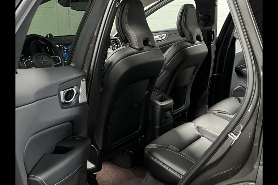 Volvo XC60 2.0 T8 Plug-in hybrid AWD Ultra Dark Luchtvering | Massage | Trekhaak | Stoelventilatie | Open dak | Adapt. Cruise | 360 camera | Head-up | Memory | Stuur-/stoelverwarming