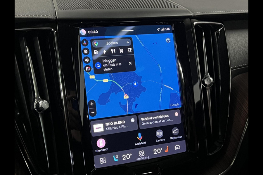 Volvo XC60 2.0 T8 Plug-in hybrid AWD Ultra Dark Luchtvering | Massage | Trekhaak | Stoelventilatie | Open dak | Adapt. Cruise | 360 camera | Head-up | Memory | Stuur-/stoelverwarming