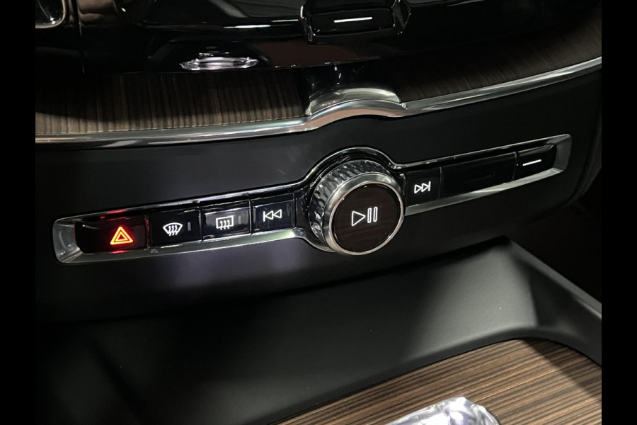 Volvo XC60 2.0 T8 Plug-in hybrid AWD Ultra Dark Luchtvering | Massage | Trekhaak | Stoelventilatie | Open dak | Adapt. Cruise | 360 camera | Head-up | Memory | Stuur-/stoelverwarming