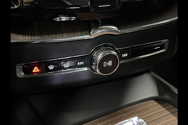 Volvo XC60 2.0 T8 Plug-in hybrid AWD Ultra Dark Luchtvering | Massage | Trekhaak | Stoelventilatie | Open dak | Adapt. Cruise | 360 camera | Head-up | Memory | Stuur-/stoelverwarming