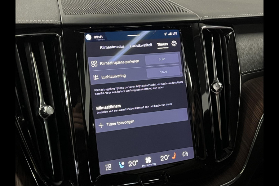 Volvo XC60 2.0 T8 Plug-in hybrid AWD Ultra Dark Luchtvering | Massage | Trekhaak | Stoelventilatie | Open dak | Adapt. Cruise | 360 camera | Head-up | Memory | Stuur-/stoelverwarming