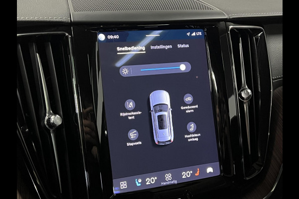 Volvo XC60 2.0 T8 Plug-in hybrid AWD Ultra Dark Luchtvering | Massage | Trekhaak | Stoelventilatie | Open dak | Adapt. Cruise | 360 camera | Head-up | Memory | Stuur-/stoelverwarming