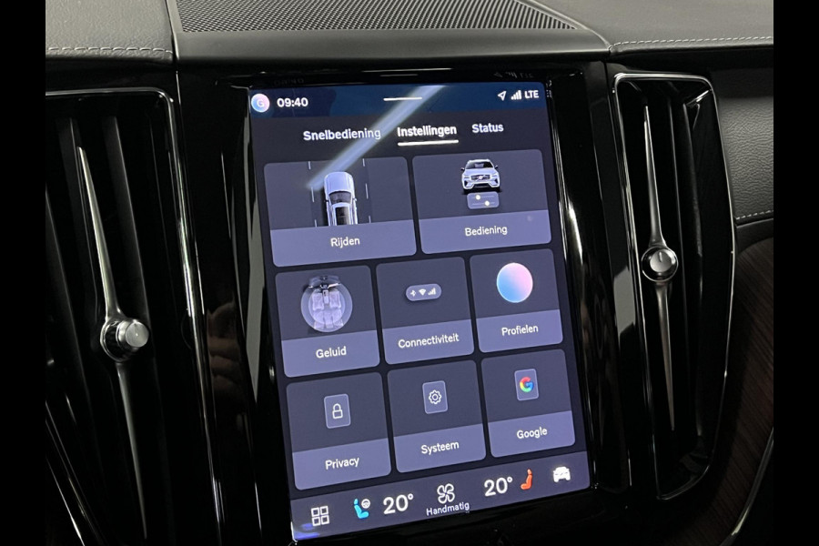 Volvo XC60 2.0 T8 Plug-in hybrid AWD Ultra Dark Luchtvering | Massage | Trekhaak | Stoelventilatie | Open dak | Adapt. Cruise | 360 camera | Head-up | Memory | Stuur-/stoelverwarming