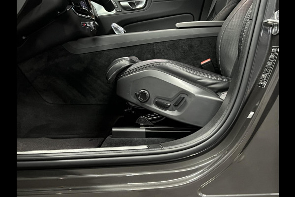 Volvo XC60 2.0 T8 Plug-in hybrid AWD Ultra Dark Luchtvering | Massage | Trekhaak | Stoelventilatie | Open dak | Adapt. Cruise | 360 camera | Head-up | Memory | Stuur-/stoelverwarming