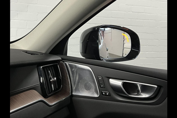 Volvo XC60 2.0 T8 Plug-in hybrid AWD Ultra Dark Luchtvering | Massage | Trekhaak | Stoelventilatie | Open dak | Adapt. Cruise | 360 camera | Head-up | Memory | Stuur-/stoelverwarming