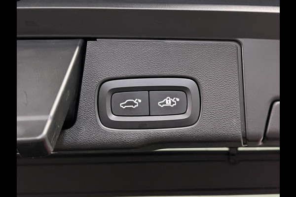 Volvo XC60 2.0 T8 Plug-in hybrid AWD Ultra Dark Luchtvering | Massage | Trekhaak | Stoelventilatie | Open dak | Adapt. Cruise | 360 camera | Head-up | Memory | Stuur-/stoelverwarming