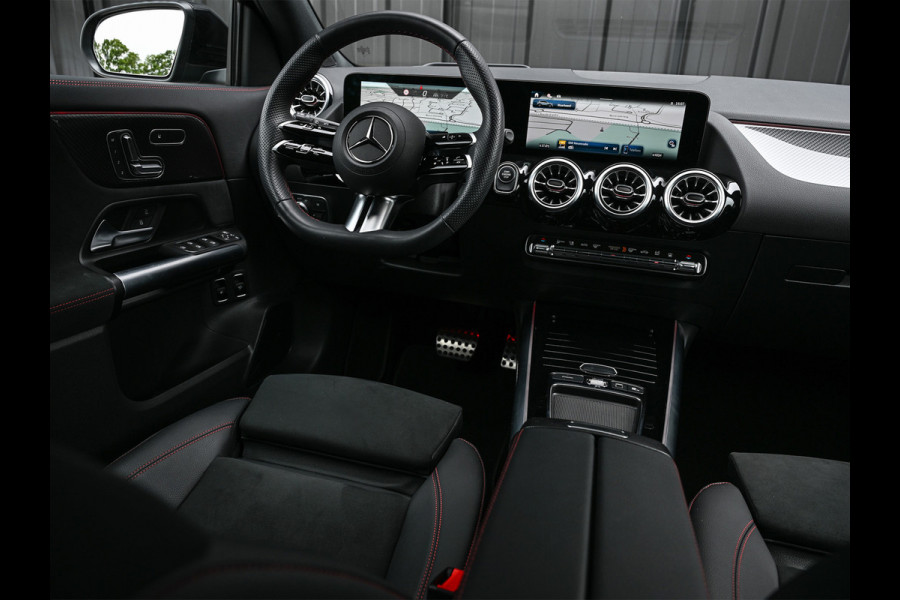Mercedes-Benz GLA 250 e Business Solution AMG | Panorama dak | Memory seats | Stoelverwarming | Head-up | Camera | Ambiance interieur | Distronic |