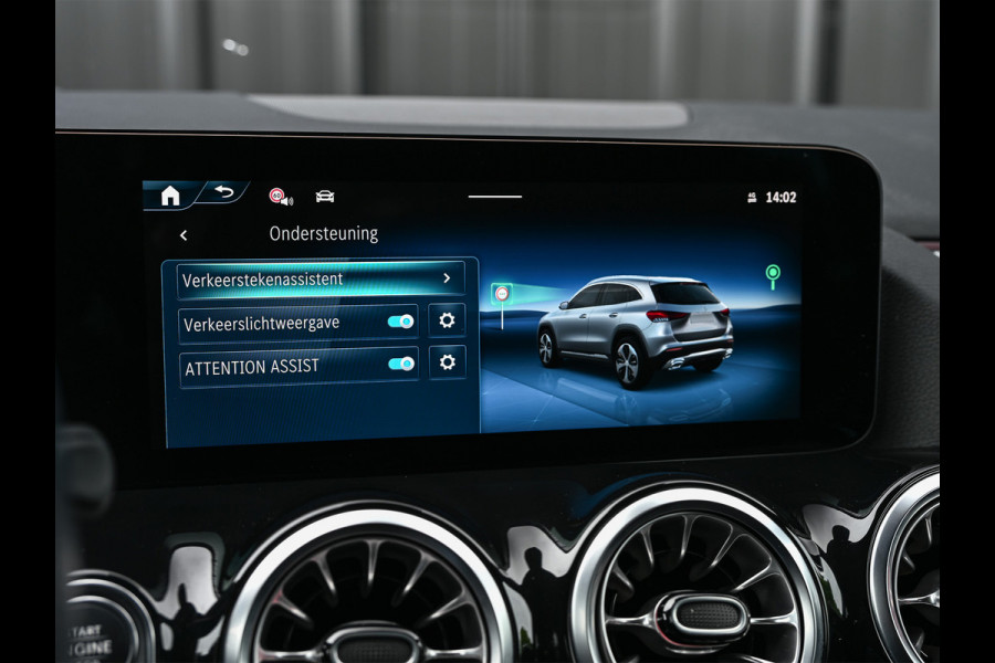 Mercedes-Benz GLA 250 e Business Solution AMG | Panorama dak | Memory seats | Stoelverwarming | Head-up | Camera | Ambiance interieur | Distronic |