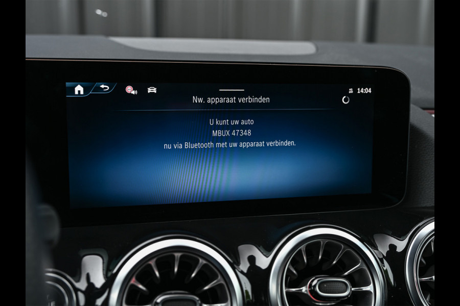 Mercedes-Benz GLA 250 e Business Solution AMG | Panorama dak | Memory seats | Stoelverwarming | Head-up | Camera | Ambiance interieur | Distronic |