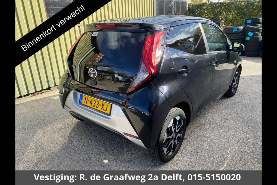Toyota Aygo 1.0 VVT-i X-Joy Pack | Apple Carplay & AndroidAUTO | Lichtmetalen velgen | Privacy Glass |