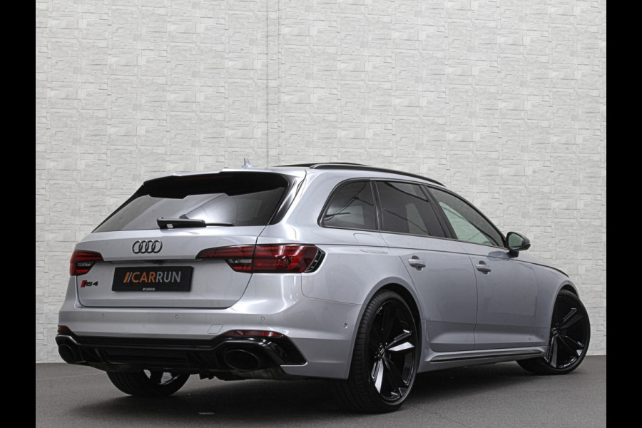 Audi RS4 Avant 2.9 TFSI A4 Quattro | Carbon | Panorama | RS-Dynamic | ACC | 360 Camera | Matrix-LED | Keyless-Entry | Massage | 20 inch | Memory | Black-Optic | 3-Zone Clima | Tour-Pakket | Getint Glas | Sfeerverlichting | Autom. Parkeren | Virtual-Cockpit |