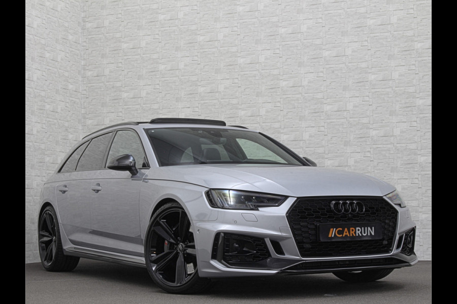 Audi RS4 Avant 2.9 TFSI A4 Quattro | Carbon | Panorama | RS-Dynamic | ACC | 360 Camera | Matrix-LED | Keyless-Entry | Massage | 20 inch | Memory | Black-Optic | 3-Zone Clima | Tour-Pakket | Getint Glas | Sfeerverlichting | Autom. Parkeren | Virtual-Cockpit |