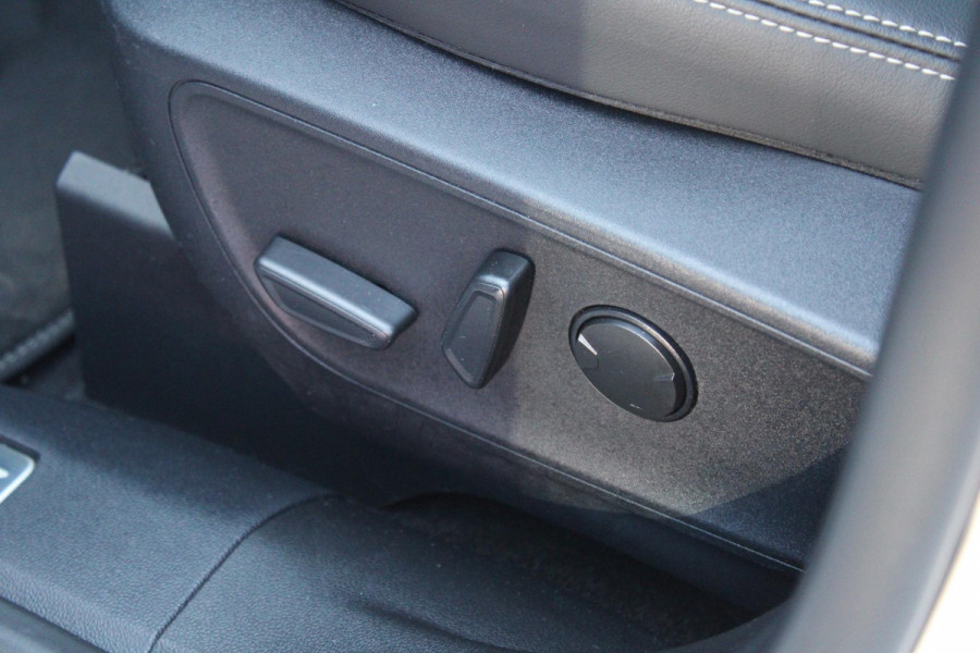 Ford Kuga 2.5 PHEV Vignale | Panorama Dak | Adaptive Cruise Control | Winterpack | Full LED | Volledig Lederen Interieur |