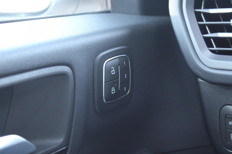 Ford Kuga 2.5 PHEV Vignale | Panorama Dak | Adaptive Cruise Control | Winterpack | Full LED | Volledig Lederen Interieur |