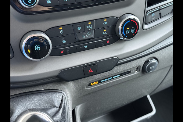 Ford Transit 310 2.0 TDCI L2H2 3-Persoons Camera Airco Stoelverwarming Elek.Stoel Cruise Control Pdc Lane Assist Trend Betonplex Vloer Wandbetimmering Schuifdeur Voorruitverwarming 1e Eigenaar Origineel Nederlandse Bus