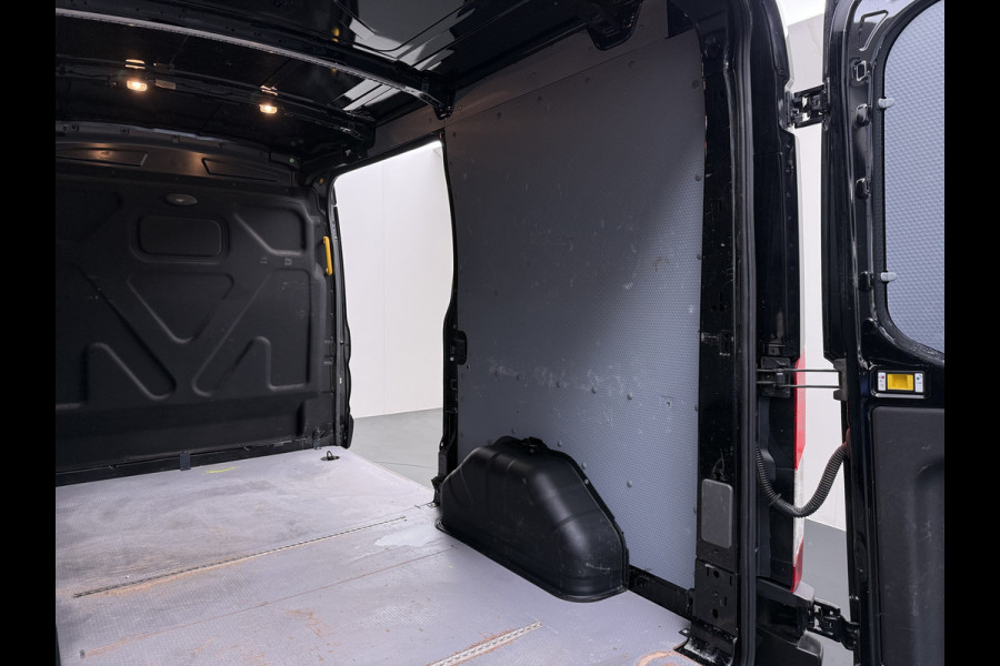 Ford Transit 310 2.0 TDCI L2H2 3-Persoons Camera Airco Stoelverwarming Elek.Stoel Cruise Control Pdc Lane Assist Trend Betonplex Vloer Wandbetimmering Schuifdeur Voorruitverwarming 1e Eigenaar Origineel Nederlandse Bus
