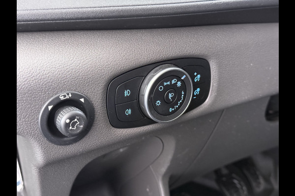Ford Transit 310 2.0 TDCI L2H2 3-Persoons Camera Airco Stoelverwarming Elek.Stoel Cruise Control Pdc Lane Assist Trend Betonplex Vloer Wandbetimmering Schuifdeur Voorruitverwarming 1e Eigenaar Origineel Nederlandse Bus