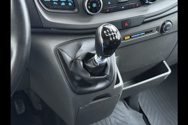 Ford Transit 310 2.0 TDCI L2H2 3-Persoons Camera Airco Stoelverwarming Elek.Stoel Cruise Control Pdc Lane Assist Trend Betonplex Vloer Wandbetimmering Schuifdeur Voorruitverwarming 1e Eigenaar Origineel Nederlandse Bus